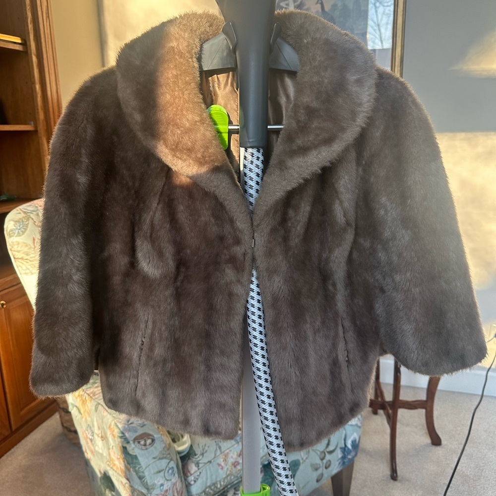 Luxurious Brown faux Fur capelet vintage 1960’s